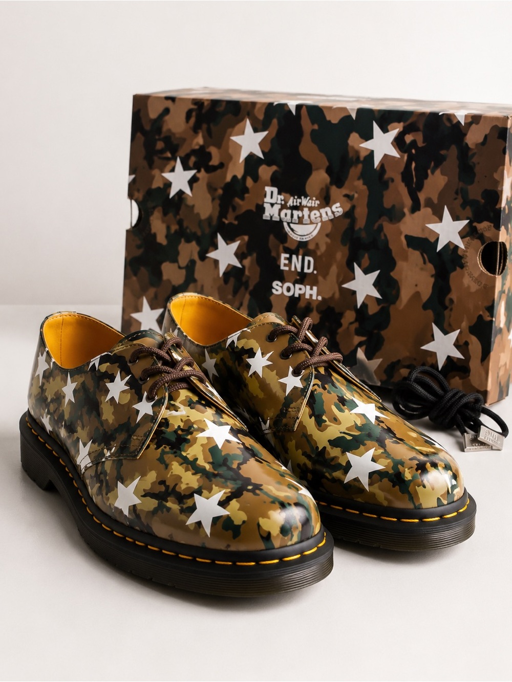 Dr. Martens Men's Green Camo Star 3-Eye Derby men’s 10